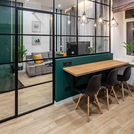 Emerald Lux Apartment. Liveinlviv Bagian luar foto
