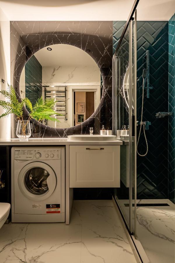 Emerald Lux Apartment. Liveinlviv Bagian luar foto