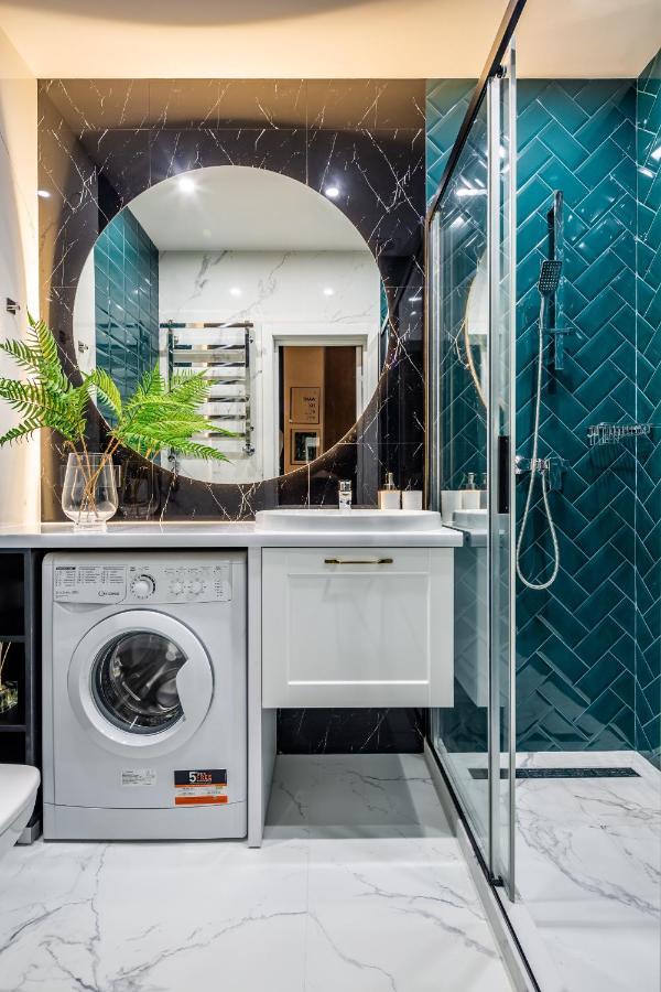 Emerald Lux Apartment. Liveinlviv Bagian luar foto